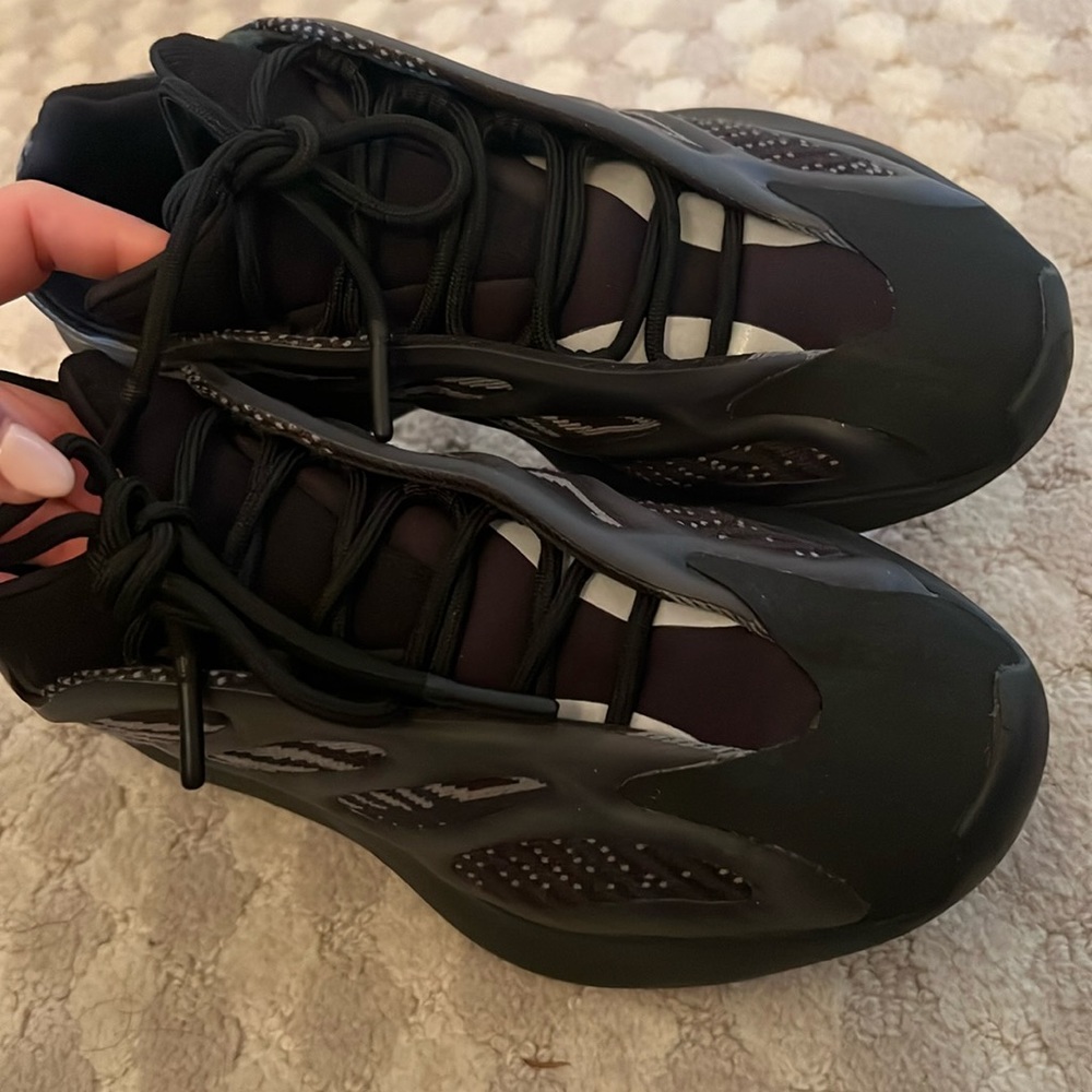 Yeezy Dark glow V3 exclusive